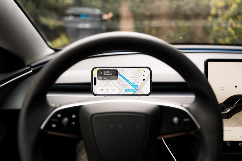 Phone running Maps on the mount