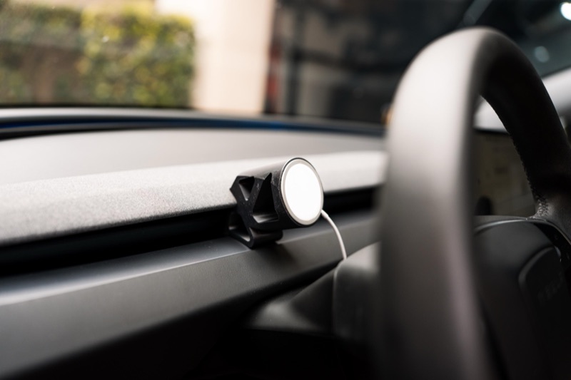 Side view of the mount on the dash edge with cable routed underneath